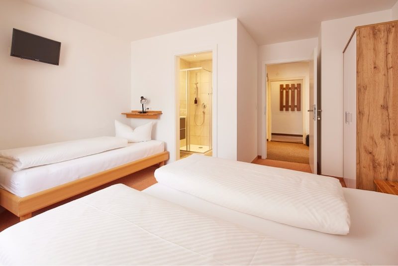 Hohe Salve – Schlafzimmer mit angrenzendem Bad