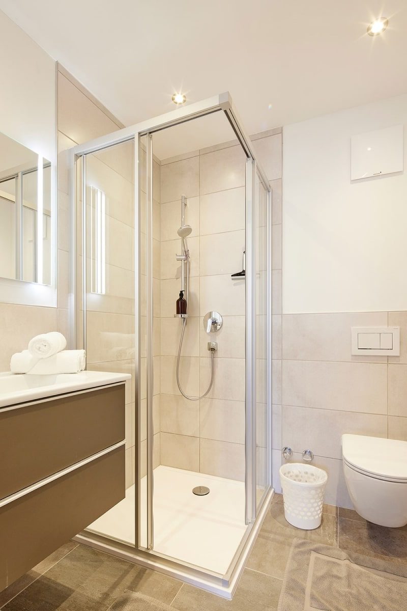 Hohe Salve – Badezimmer mit Dusche und WC